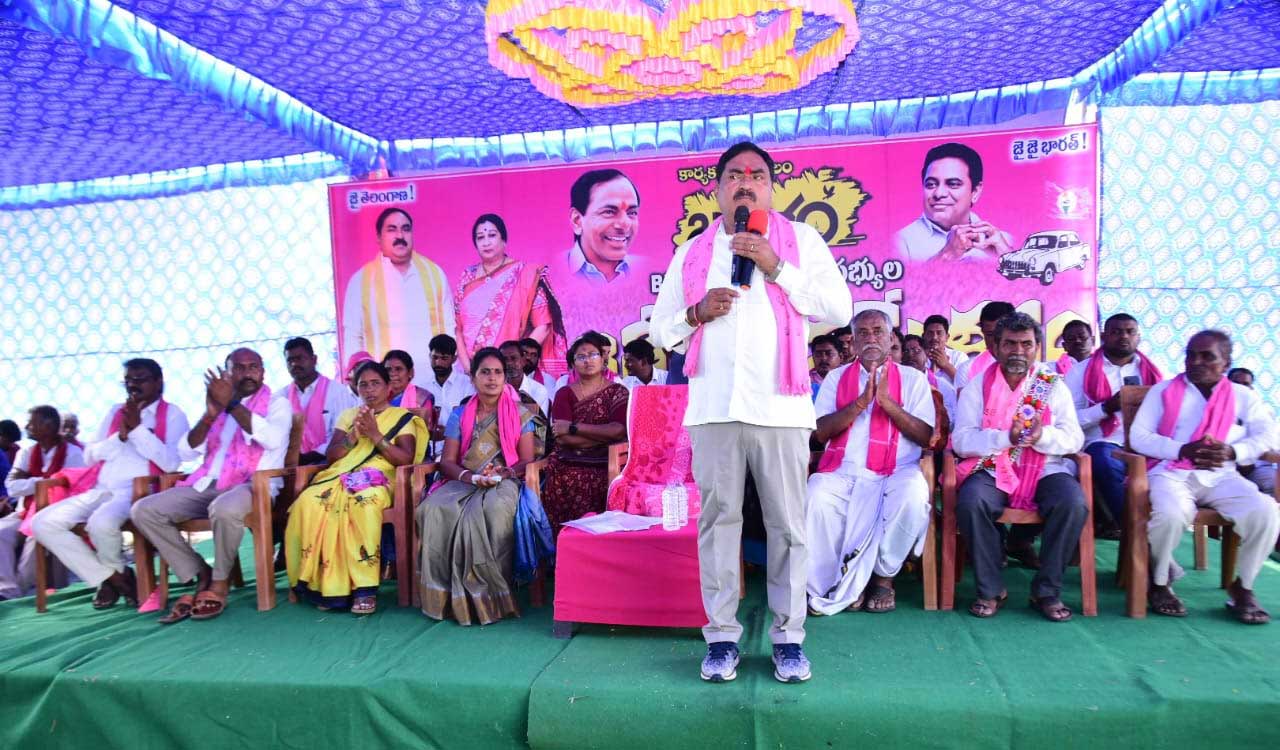 Jangaon: Minister Errabelli promises employment to 20,000 women