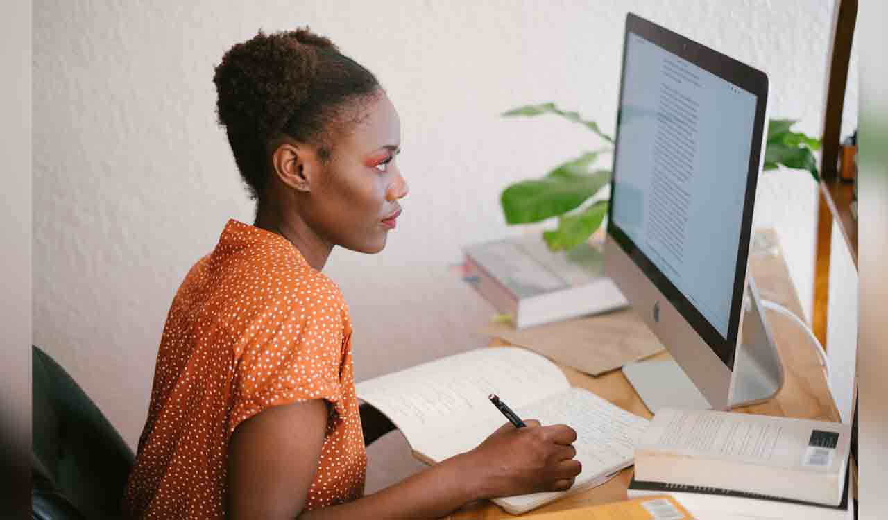 How to prevent eye strains from prolonged screen time