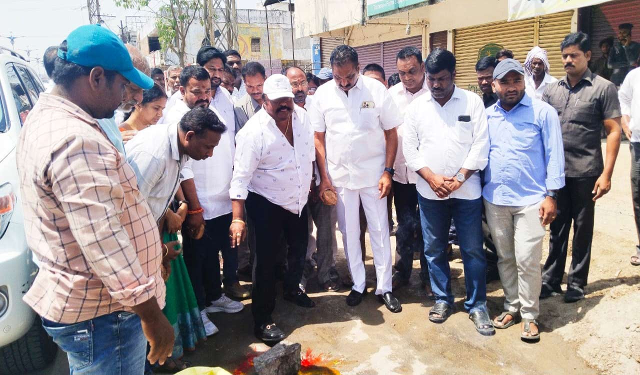 Karimnagar to be developed as beautiful town: Gangula Kamalakar