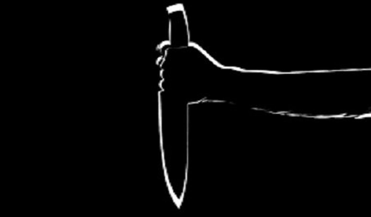 Hyderabad: Customer complains of chicken pakodi being too spicy, owner attacks him with knife