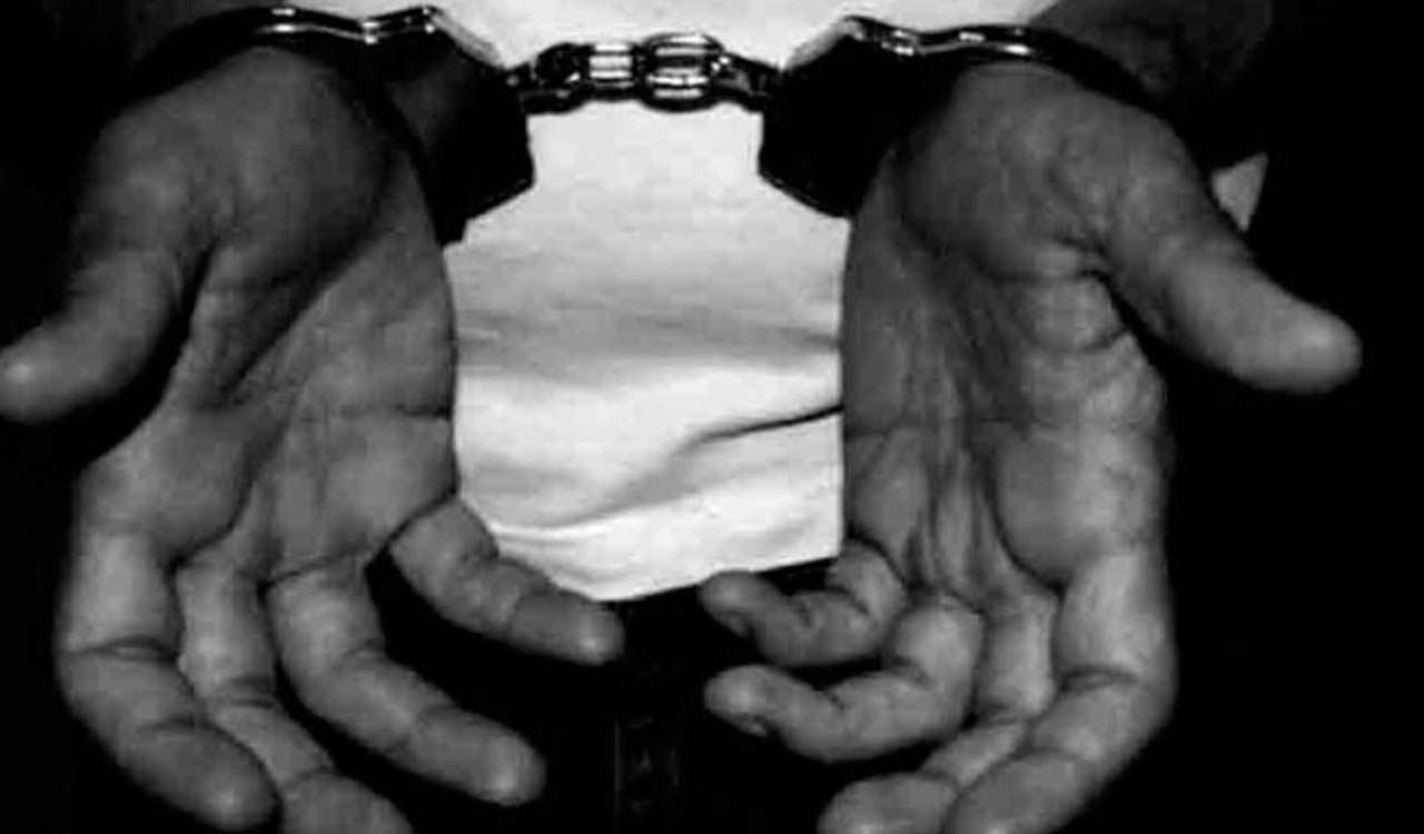 Hyderabad: Man attempts to loot bank with fake bomb, nabbed