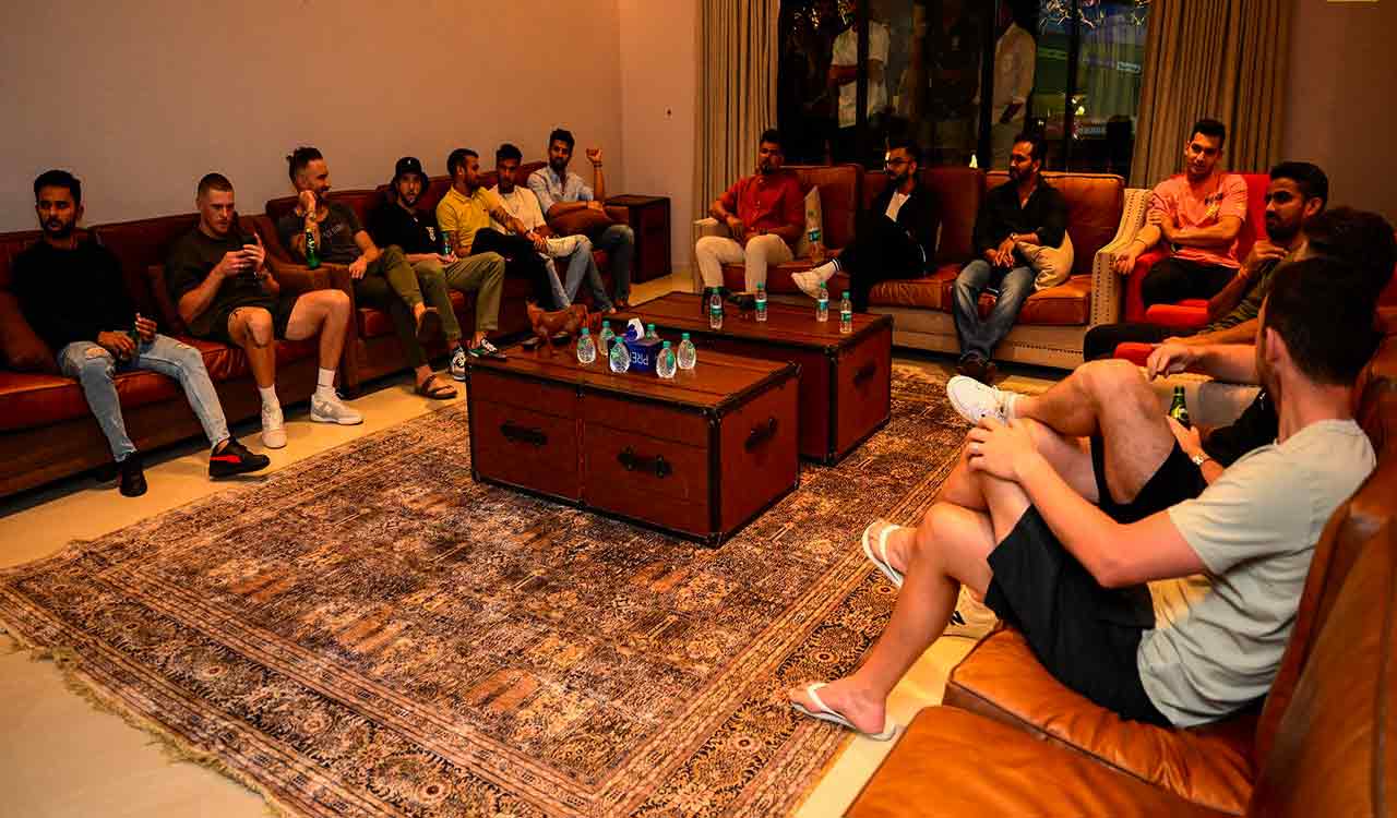 Hyderabad: Virat Kohli, other RCB stars visit Mohammed Siraj’s house at Film Nagar