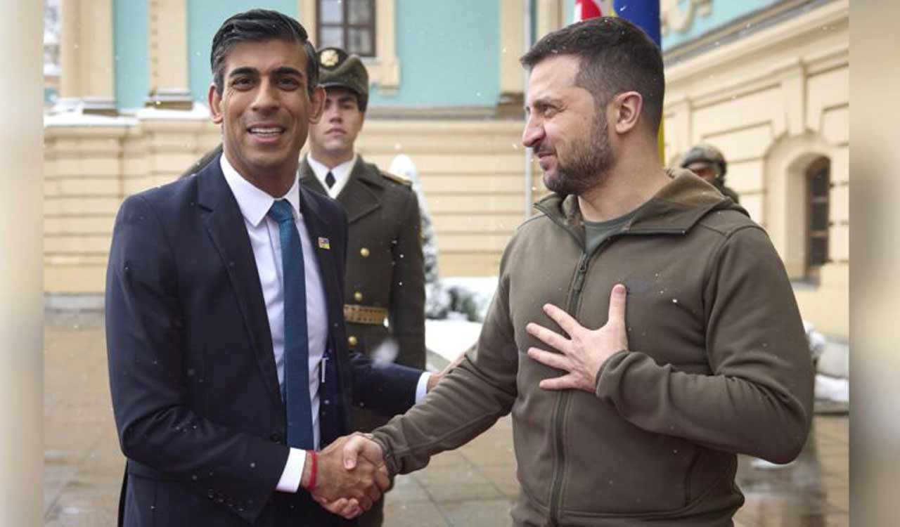 Sunak welcomes Ukraine President Zelenskyy on surprise visit to the UK