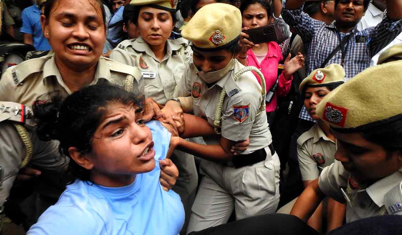 Wrestlers protest: Over 700 detained, FIR registered against organisers
