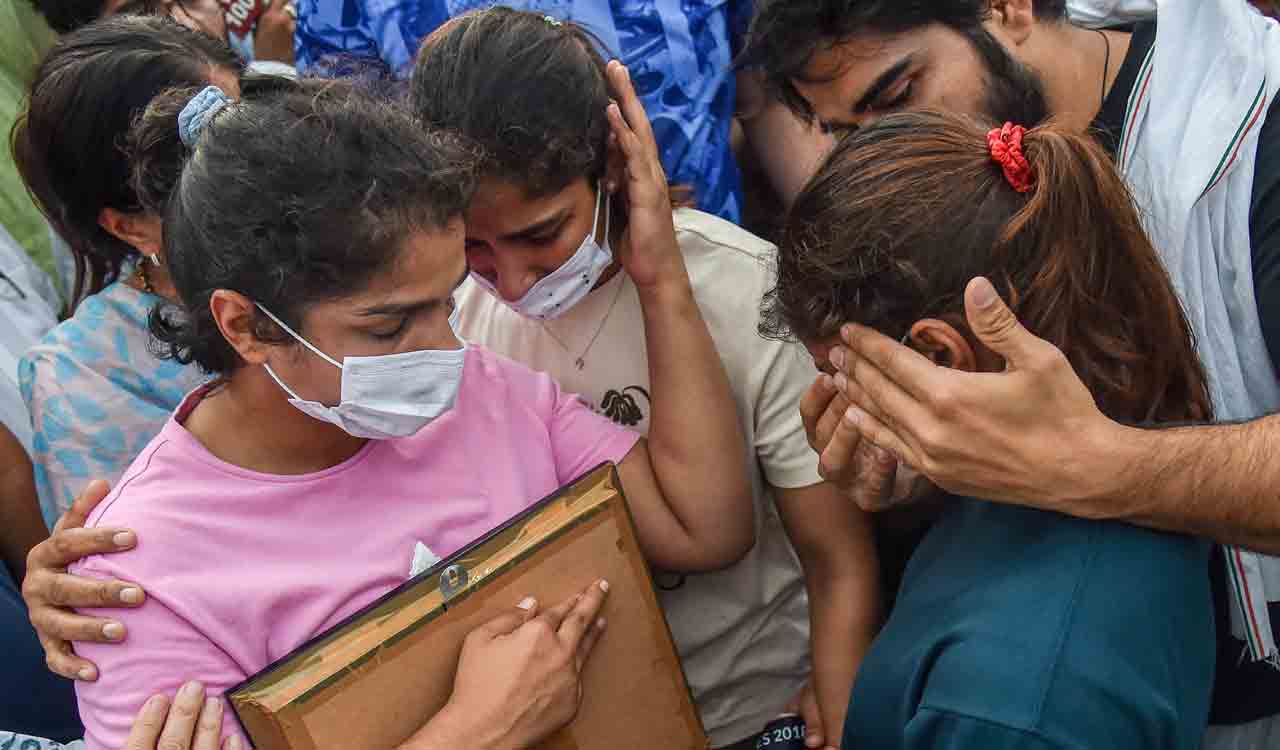 Wrestlers protest: UWW threatens to ban WFI if polls not held in time