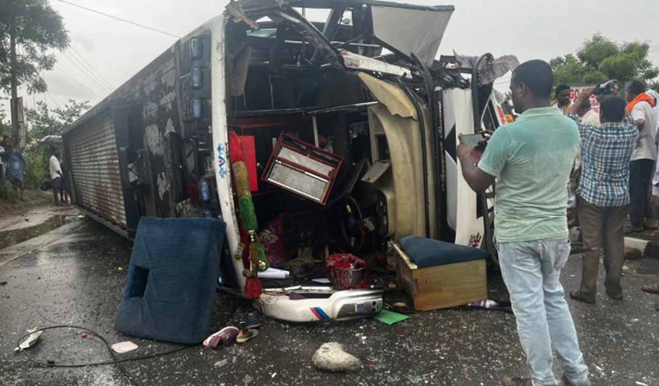 40 people injured in road accident in Peddapalli