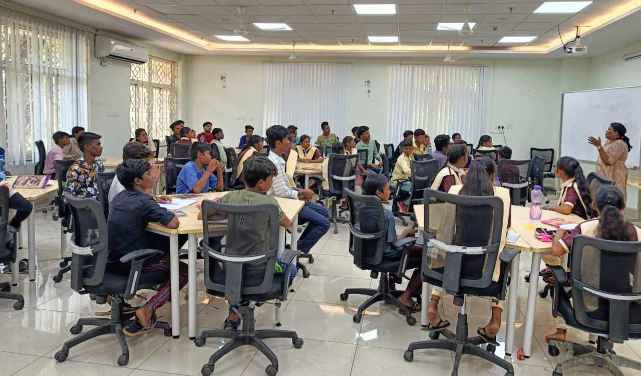 Hanamkonda: Robotics design training programme for Adivasi students 