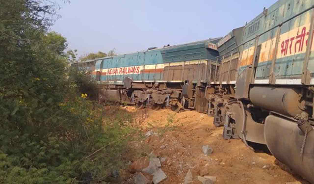 Agra: Goods train derails after collision with tractor, 6 injured