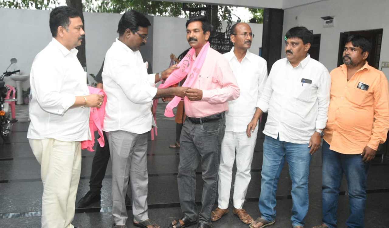 Telangana: Lawyers from Khammam district court joins BRS Legal Cell