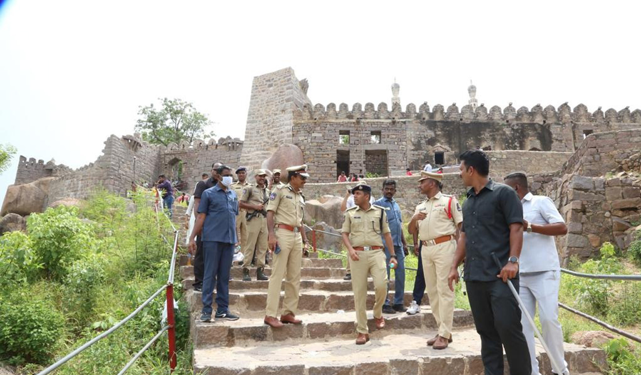 Hyderabad CP inspects arrangements for Golconda Bonalu