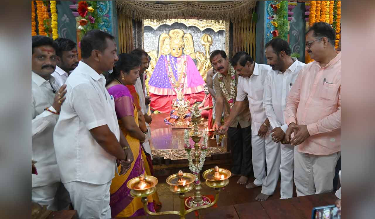 Warangal: Shakambari celebrations commence at Bhadrakali temple
