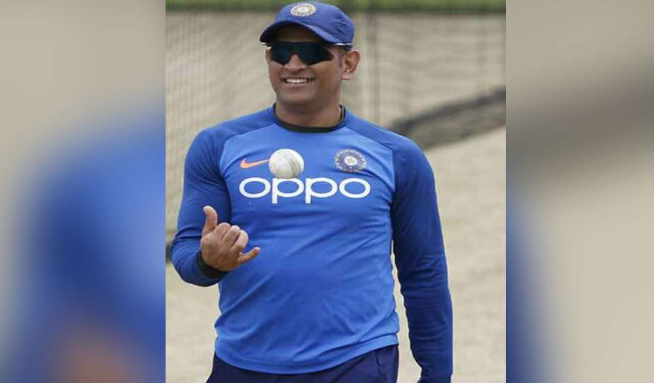 MS Dhoni successfully undergoes knee surgery in Mumbai