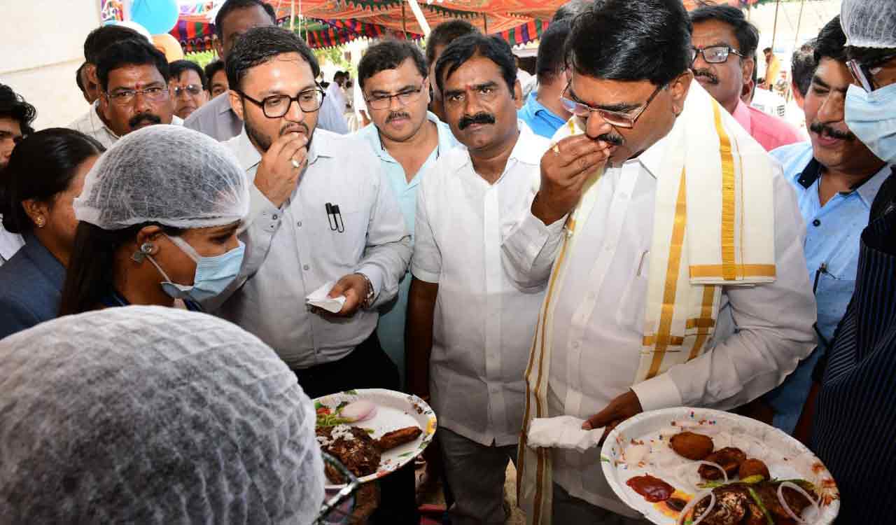 Minister Niranjan Reddy launches fish food festival in Wanaparthy