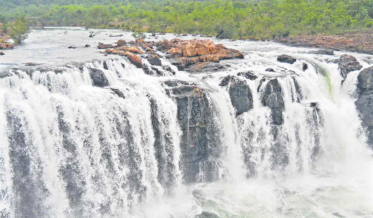 Four best waterfalls to visit in Telangana this monsoon