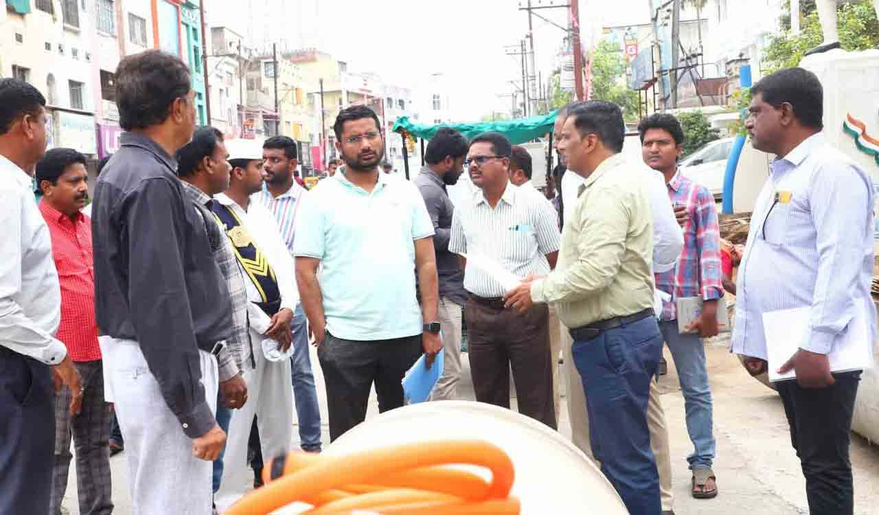 GWMC Commissioner asks for speedy completion of Smart City Mission works