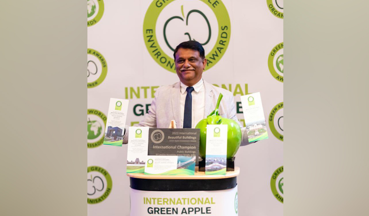 On behalf of TS govt, IAS Arvind Kumar receives Green Apple Awards