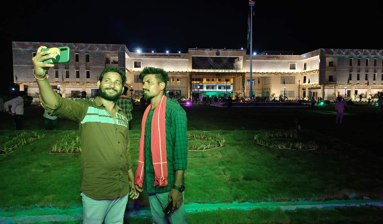 Youngsters compete to take selfies at Mancherial’s new IDOC