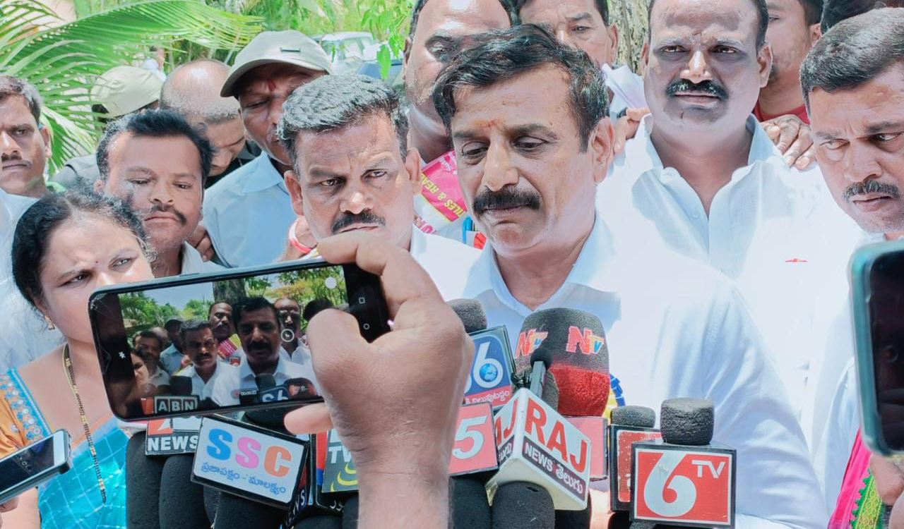 I-T raid politically motivated: Medak MP