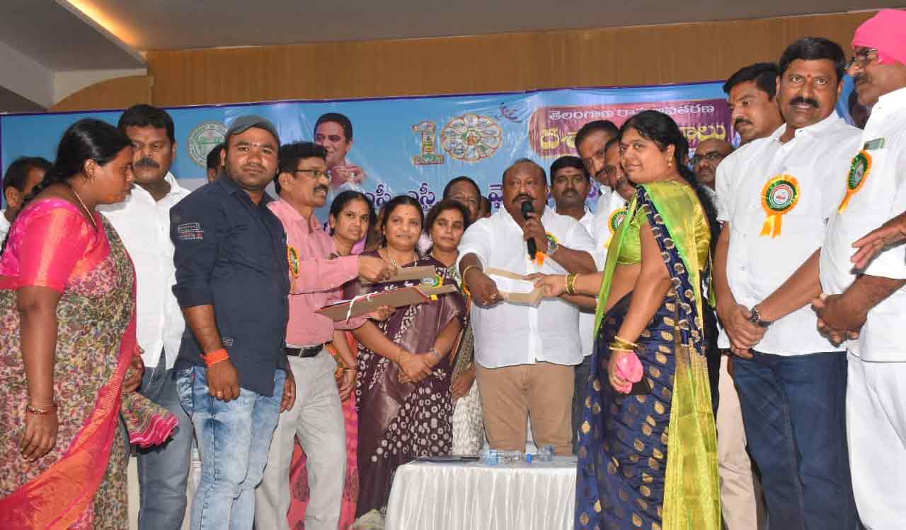 Telangana aims poor to lead life with self-respect: Gangula Kamalakar