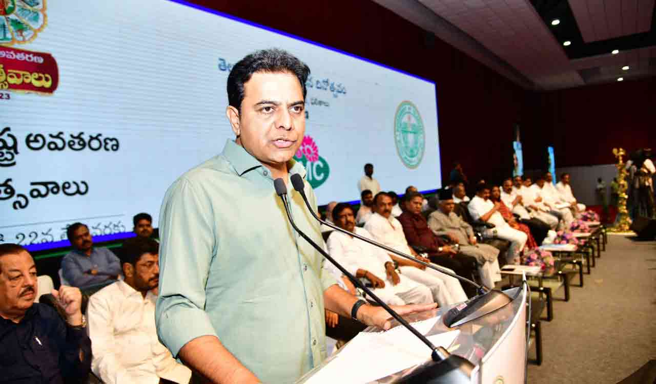 KTR holds interactive session with GHMC Ward Level Officers