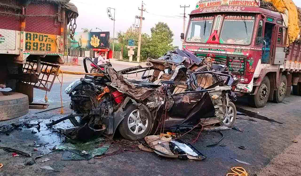 Telangana: Five died, including minor, in separate accidents in Khammam