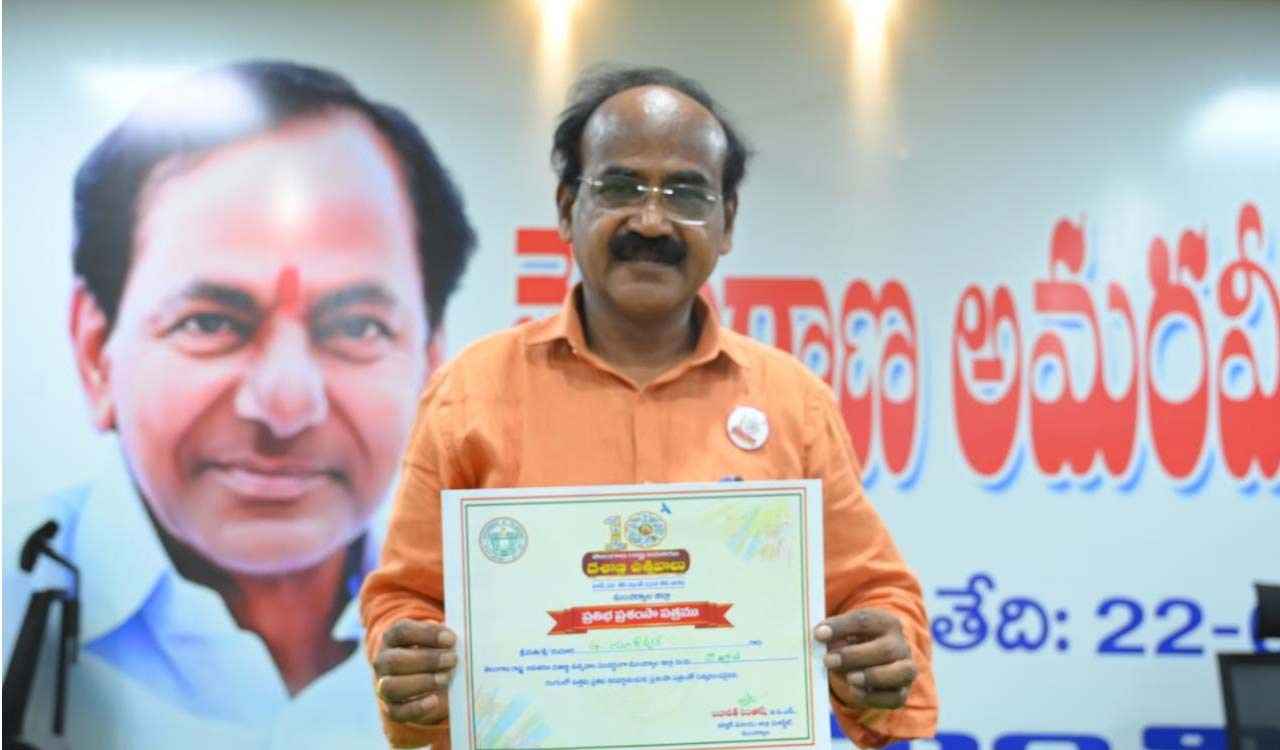 Teacher turned anchor felicitated in Mancherial