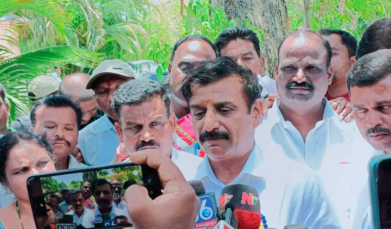 I-T raids on BRS leaders conducted: Politically motivated, says Medak MP