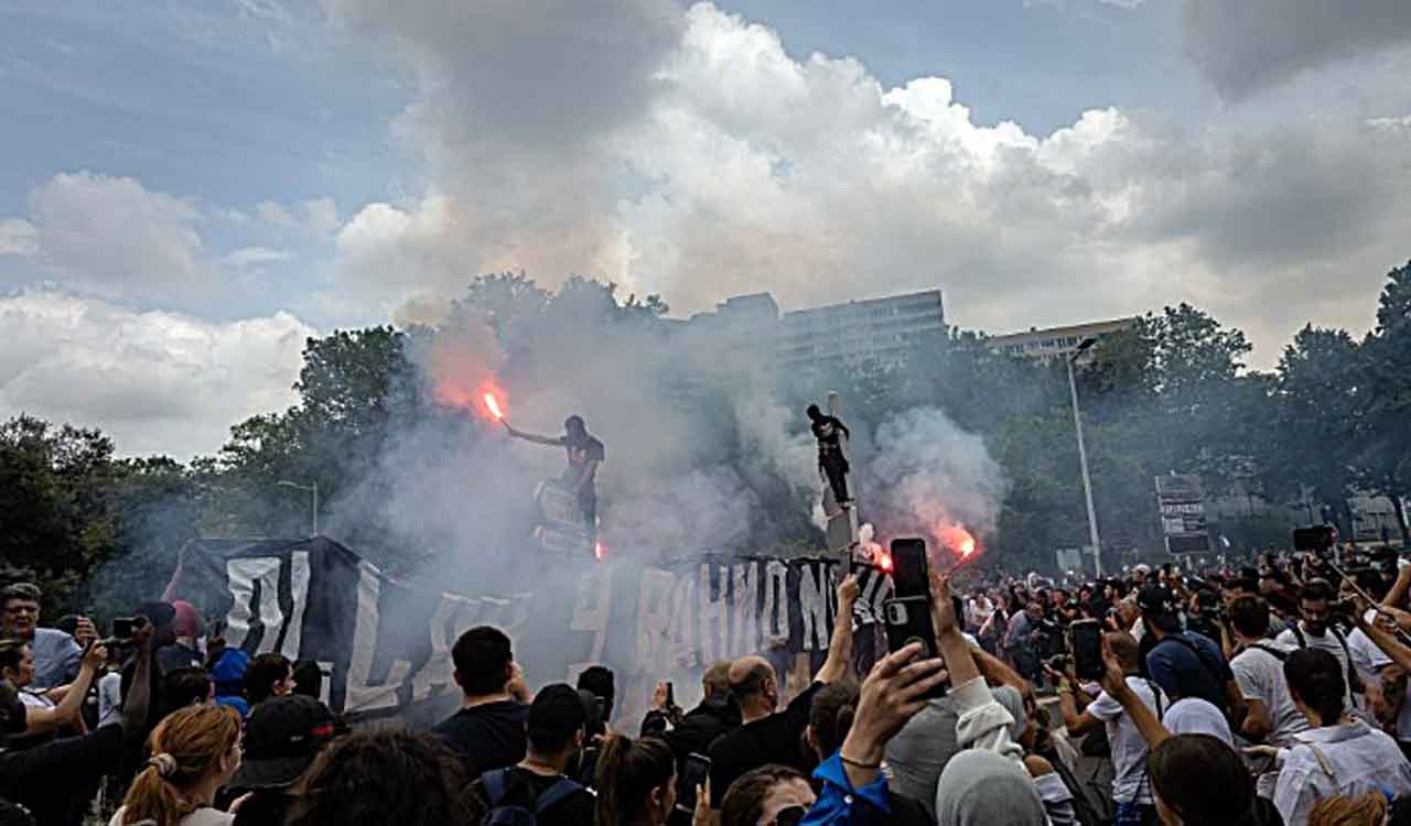 Over 400 arrested in France as violent protests continue