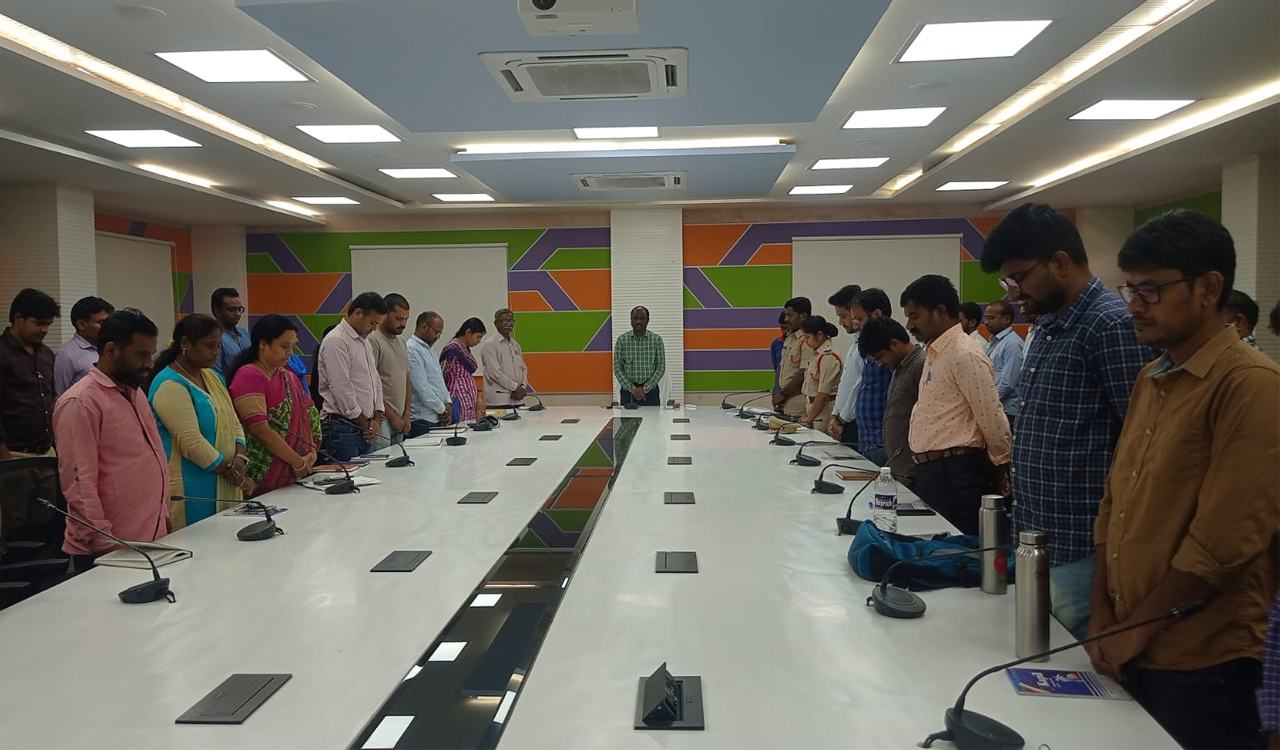 RGUKT-Basar extends Rs 1 lakh to kin of student