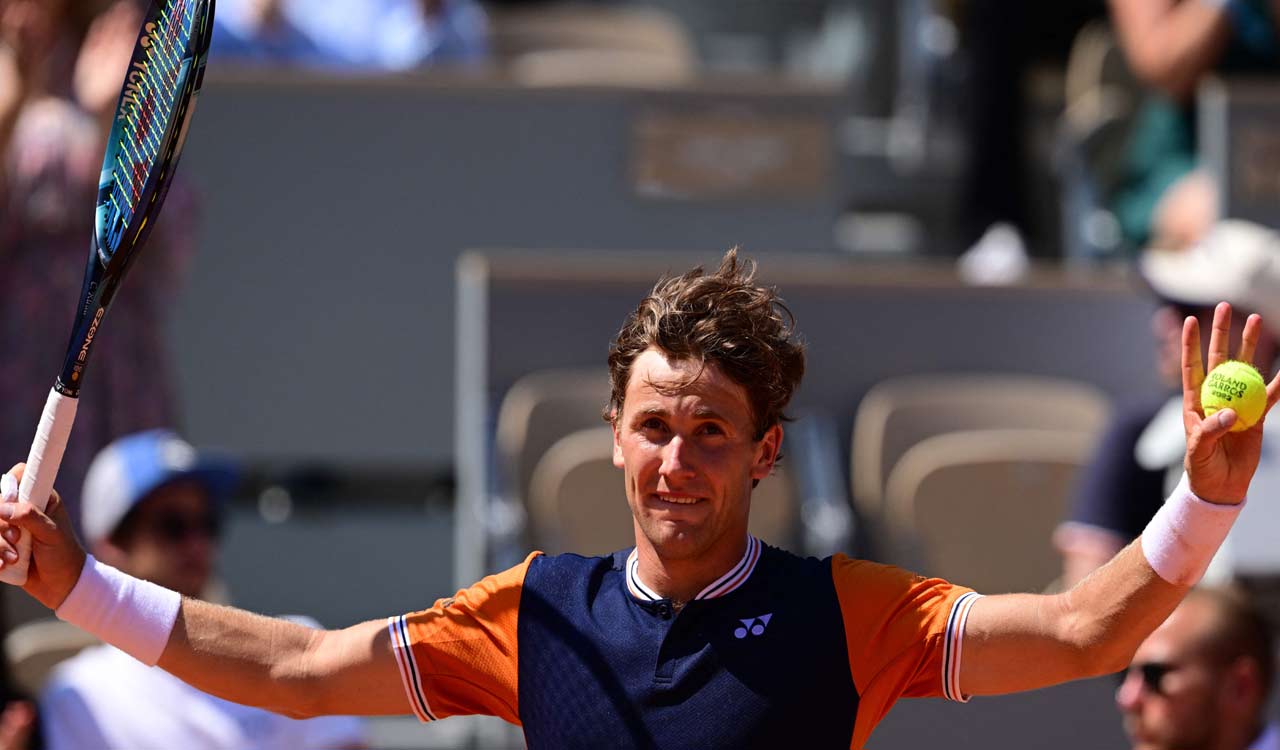 French Open: Fourth seed Casper Ruud battles past Giulio Zeppieri to 3rd round