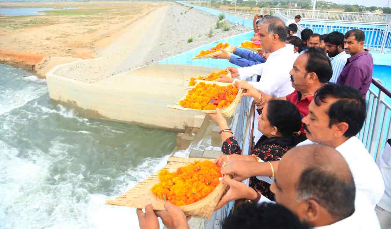Telangana: Irrigation dept starts pumping Godavari water into Ranganayaka Sagar