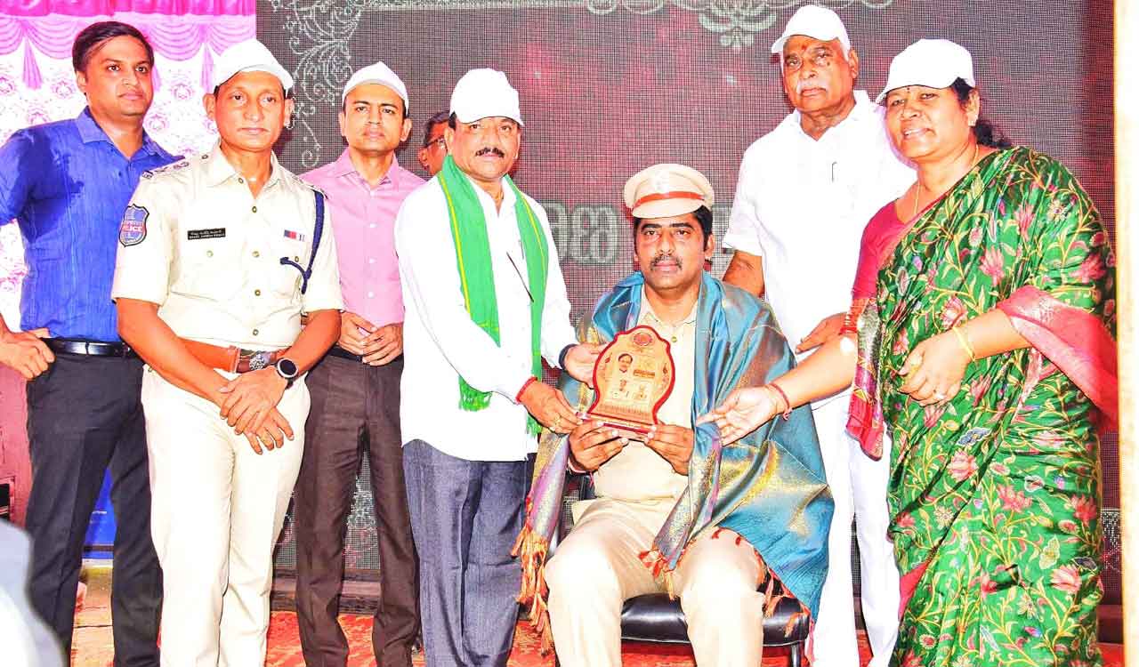 Kumram Bheem Asifabad: Sirpur (T) SI bags Police Hero award