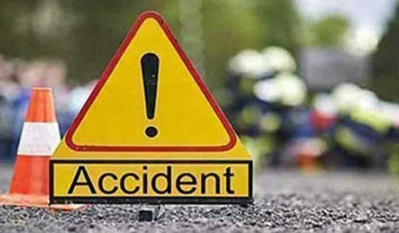 Srikakulam: 19 hurt in bus mishap