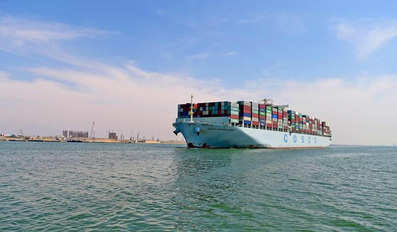 Oil tanker breaks down in Egypt’s Suez Canal, disrupting traffic in the global waterway