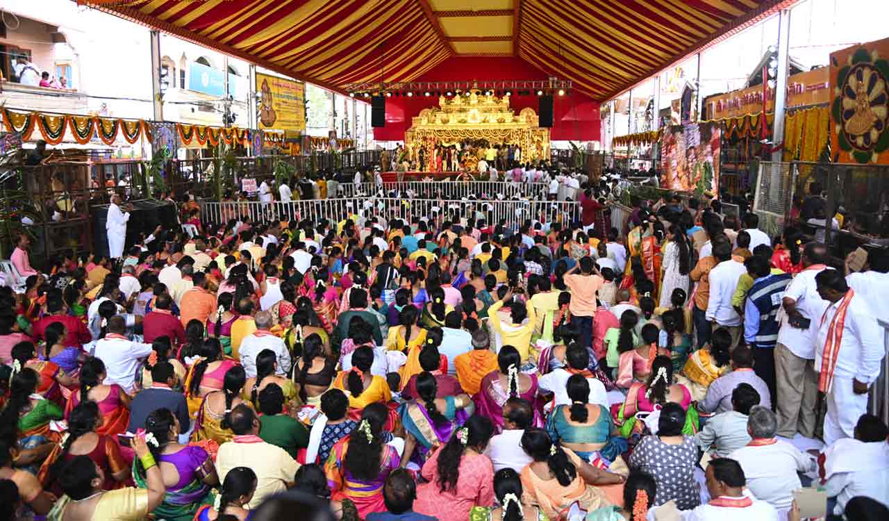 Hyderabad: Devotees in large numbers throng Balkampet Yellamma temple for annual kalyanam festivities