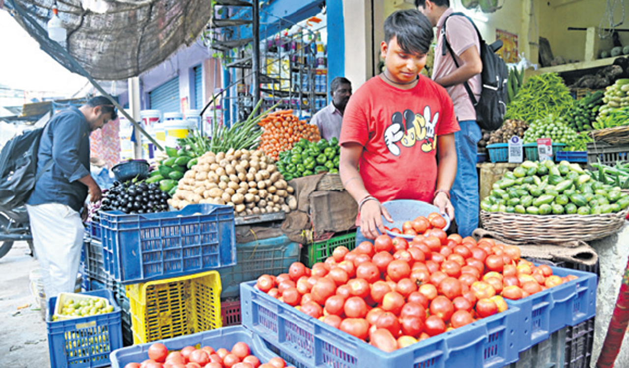 Tomato prices go through the roof in Hyderabad, districts