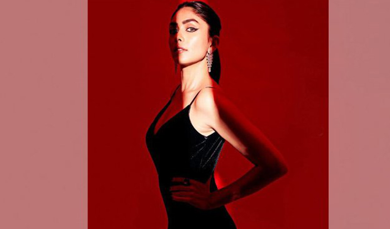 Vijay Devarakonda brings great spark on screen, says actress Mrunal Thakur