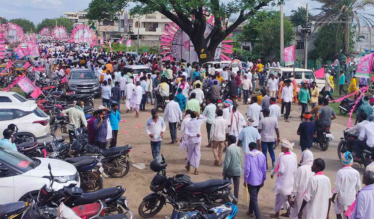 Asifabad comes alive with over 1 lakh people attending KCR’s public meeting