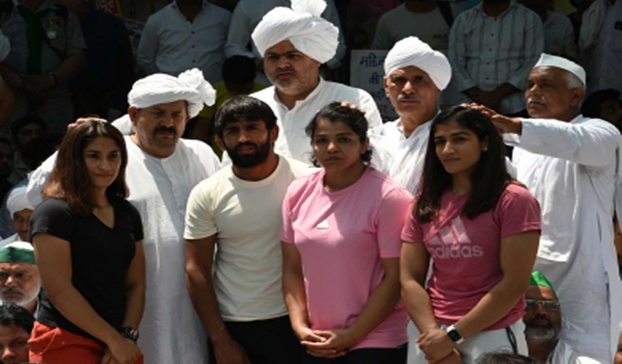 Khaps extend full support to wrestlers, mull approaching President Murmu