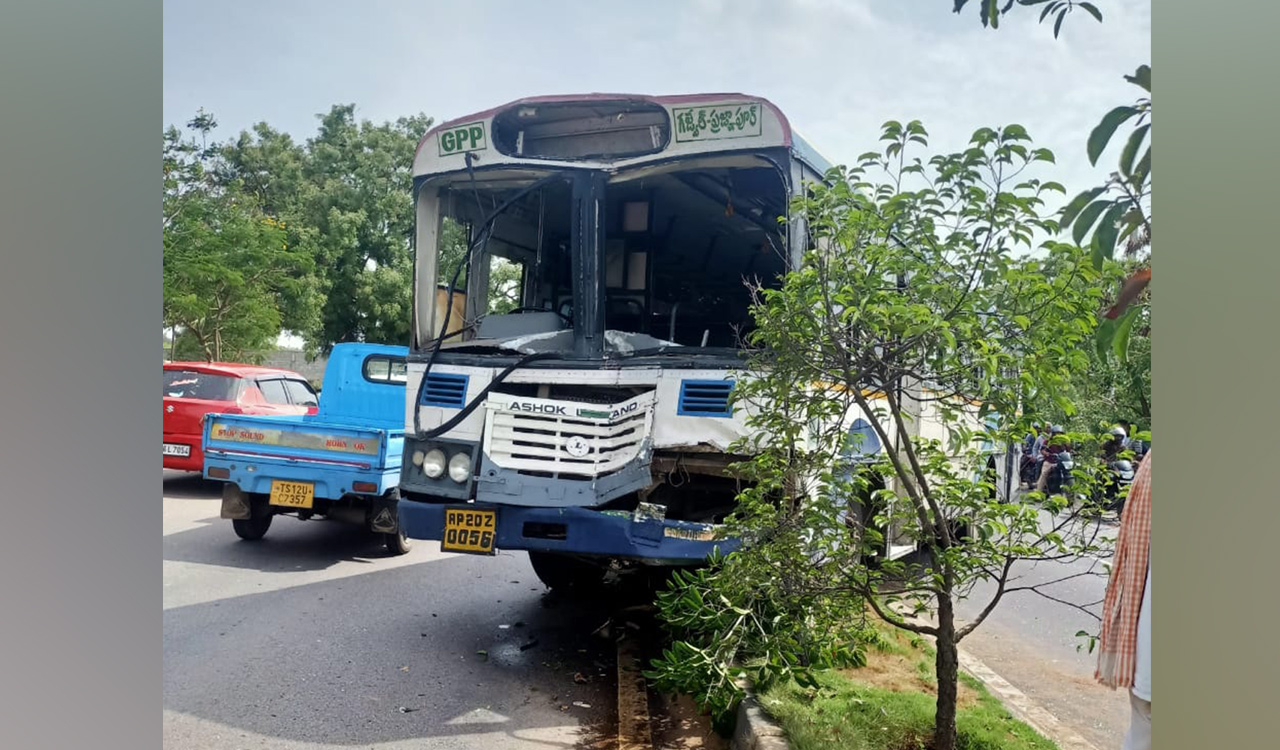Ten injured as RTC bus hits DCM van in Siddipet