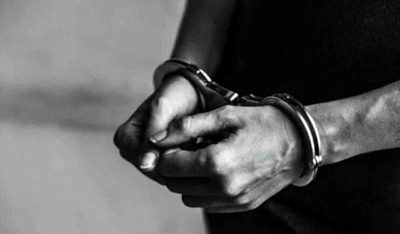 Hyderabad: Cops arrest two persons for blackmailing girl with her nude videos