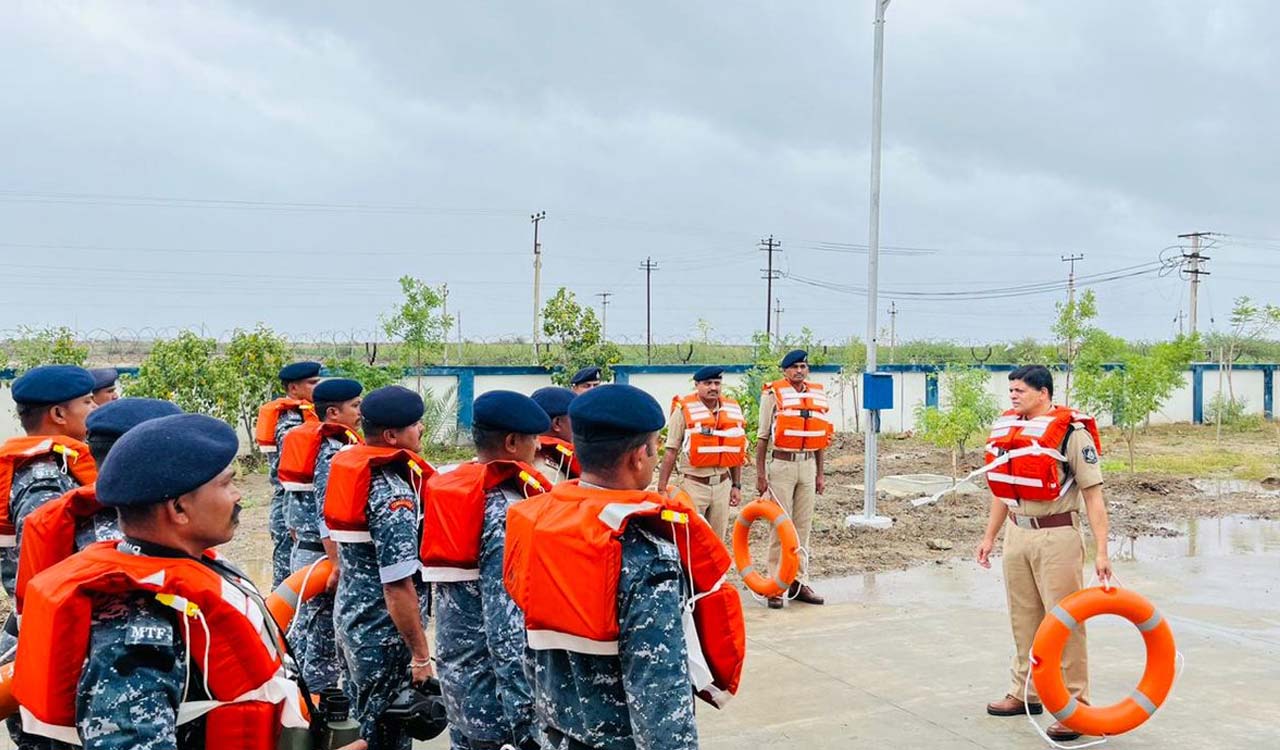 Cyclone Biparjoy starts making landfall near Jakhau Port in Gujarat’s Kutch