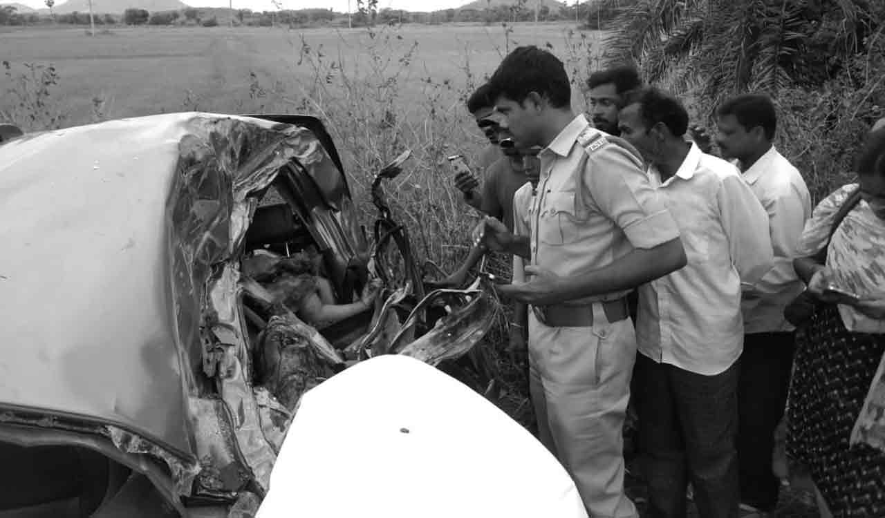 Four killed, two injured in road accident in Hanamkonda