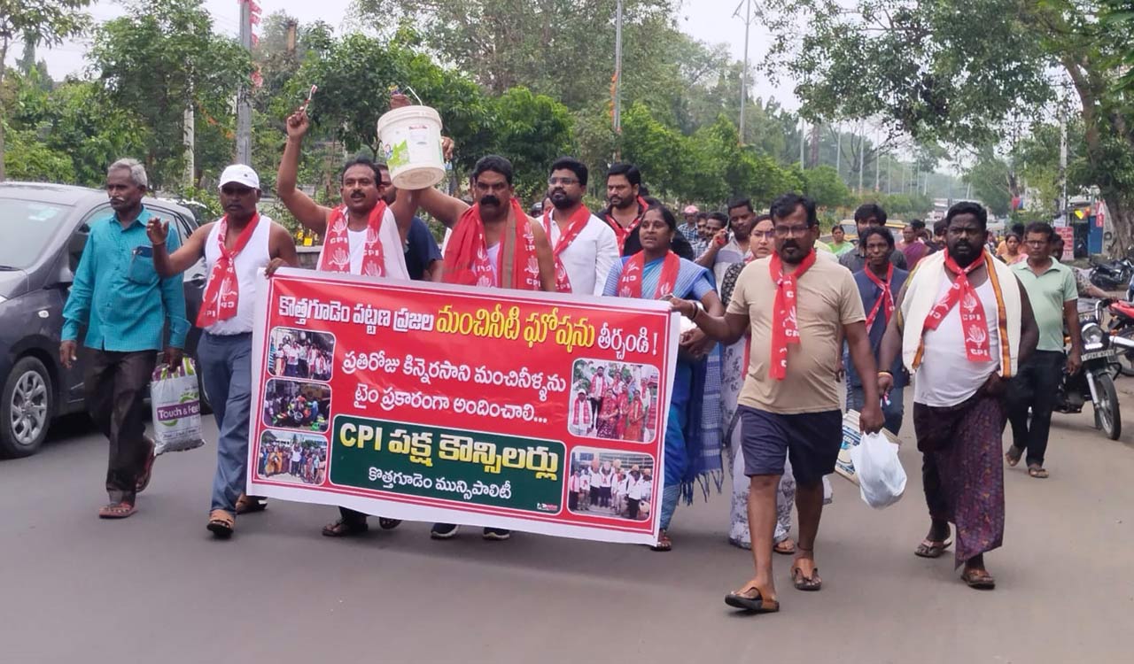 CPI municipal councillors demand regular water supply in Kothagudem