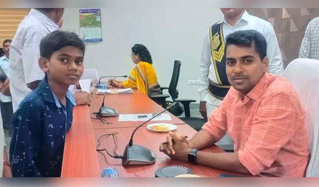 A boy becomes fan of Kothagudem Collector, meets him at IDOC