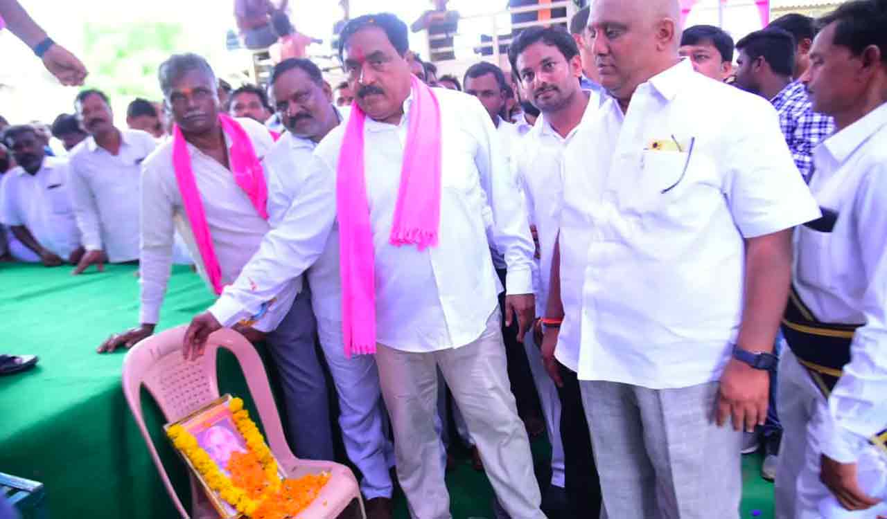 Minister Errabelli urges people to help BRS retain power