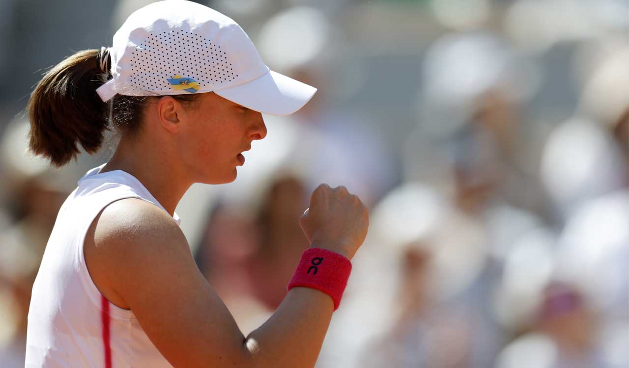 French Open: Swiatek steamrolls into Round of 16