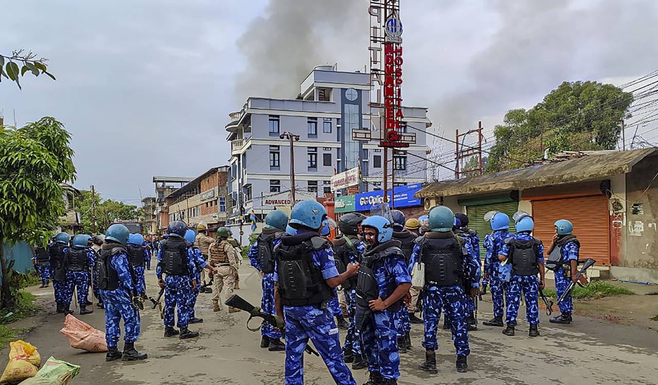 Manipur: Fresh clashes between Rapid Action Force and riotous mob in Imphal