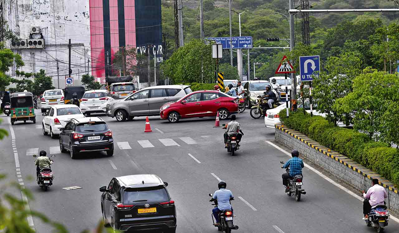 Hyderabad: Traffic cops’ one-way plan on Filmnagar temple-Jubilee Hills Road No 45 turns chaotic