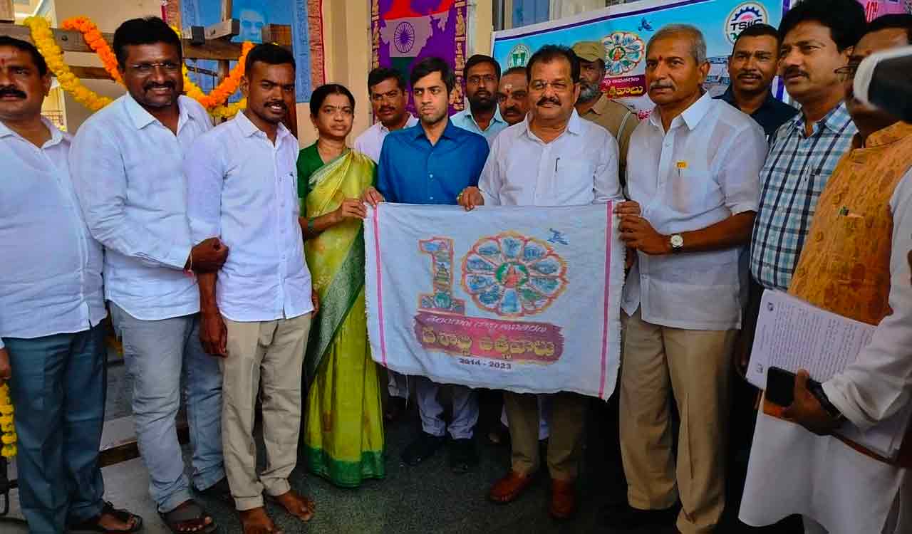 Sircilla weaver weaves Telangana Formation Day logo